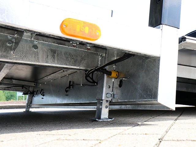 vezeko autotrailer cargo race master h210cm 3,5t|e winde|silber neu vezeko autotrailer cargo race master h210cm 3,5t|e winde|silber neu