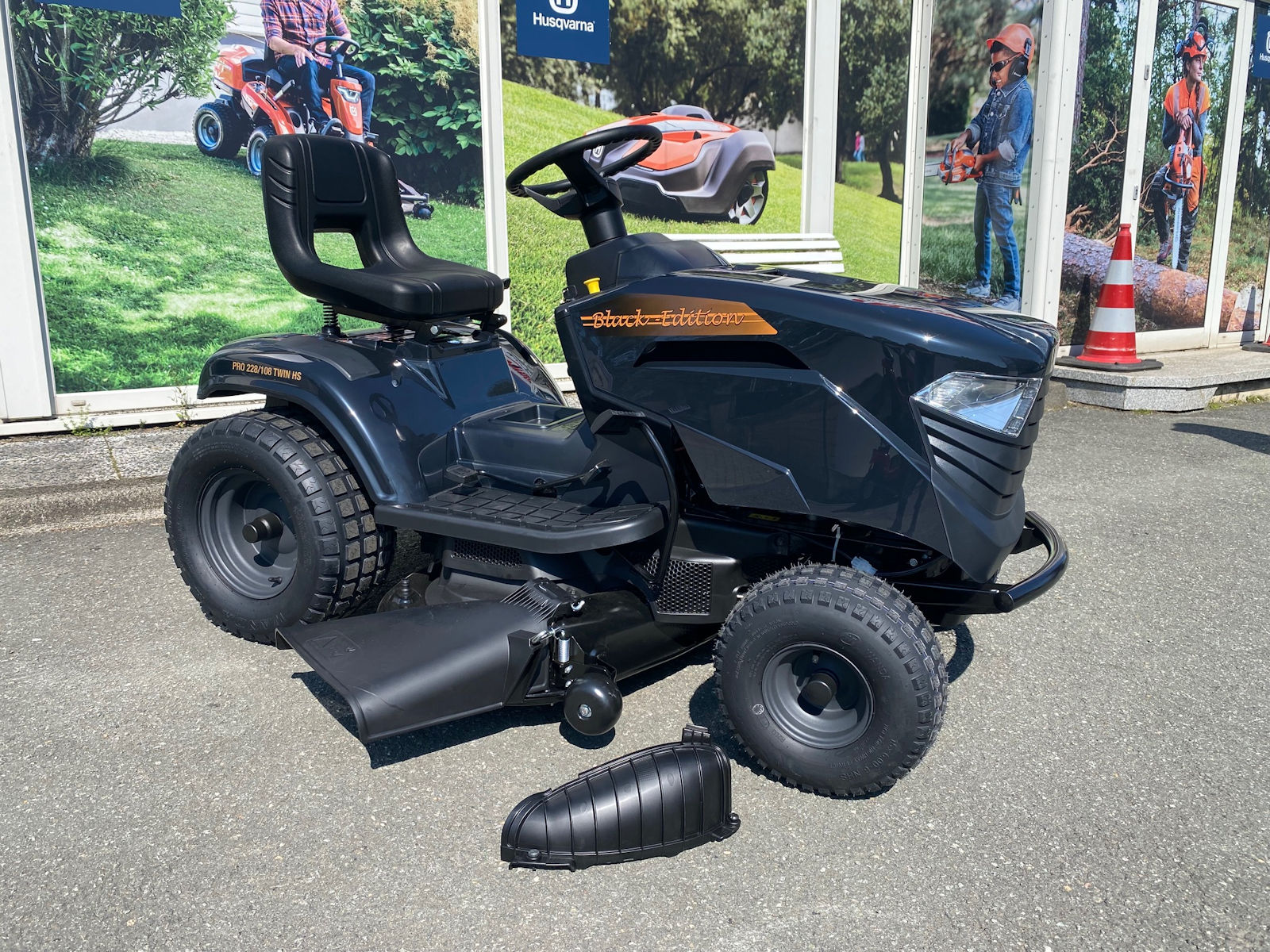 black edition rasentraktor pro 228/108 twin hs mit winterpaket 120 plus neu black edition rasentraktor pro 228/108 twin hs mit winterpaket 120 plus neu